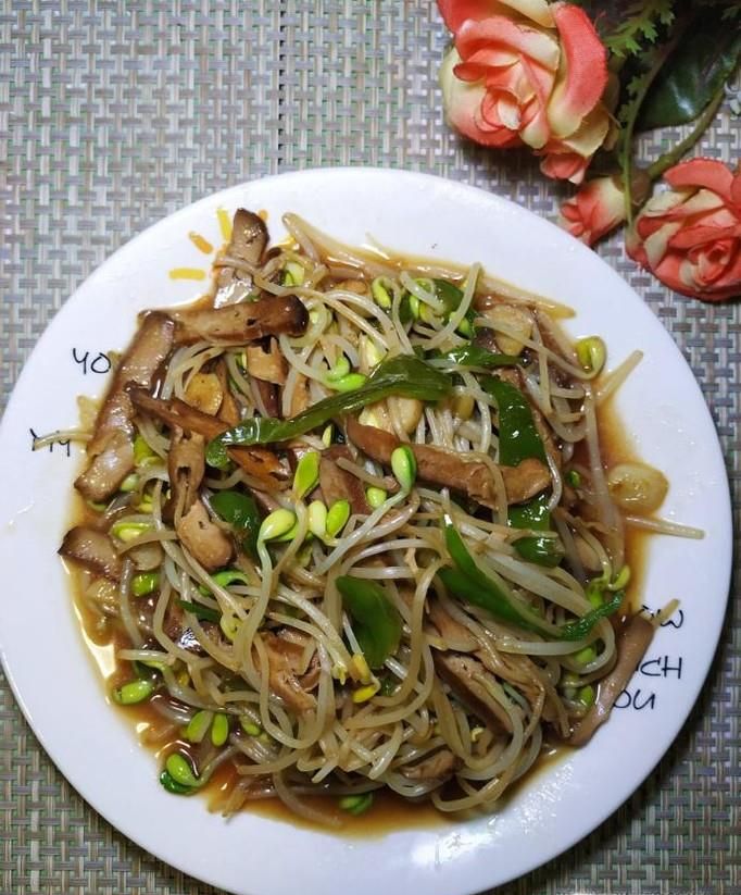 怎样做美味的黄豆芽青椒炒豆干？