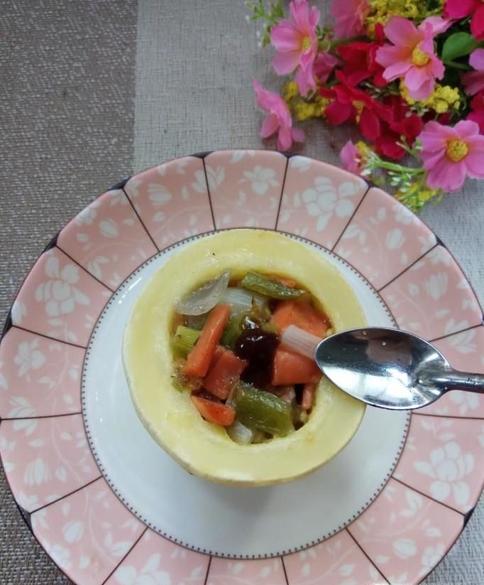 怎样做美味的洋葱火腿蒸笋瓜？