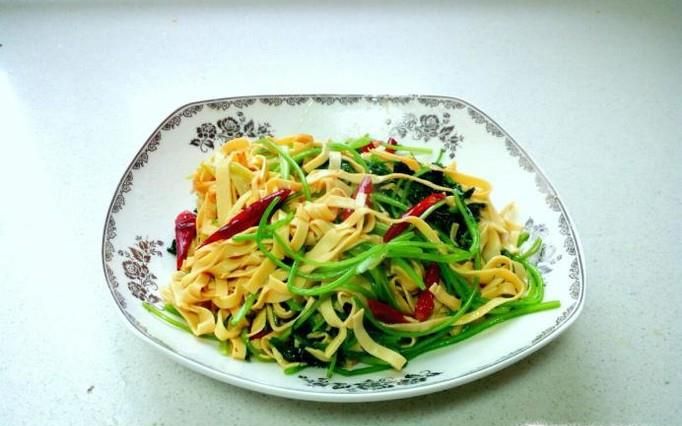 干豆腐炒香菜的家常做法