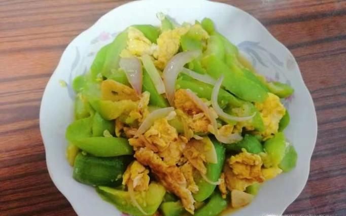 怎么做美味的丝瓜圆葱炒鸡蛋？
