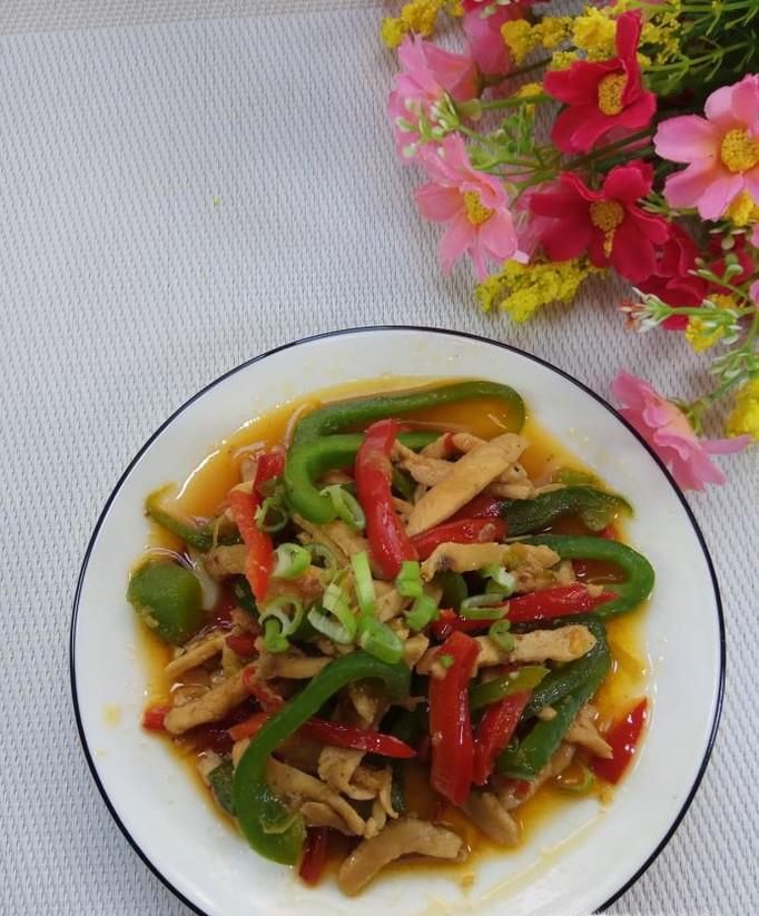 怎样做美味的双椒炒鸡胸肉？