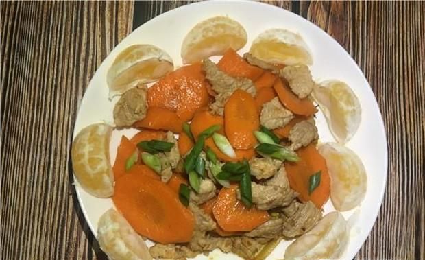 红萝卜炒肉片的家常做法