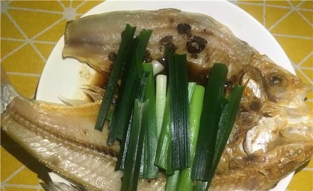 豆豉蒜苗蒸咸鱼干的家常做法