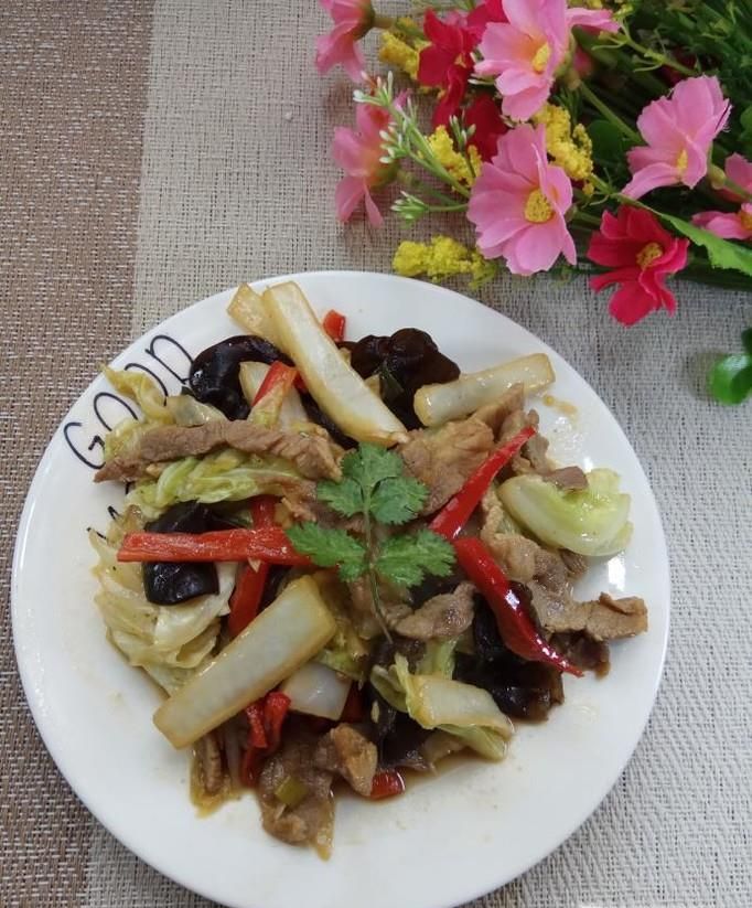 怎样做美味的白菜木耳炒肉？