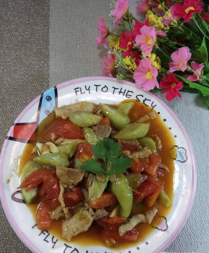 怎样做美味的丝瓜西红柿炒肉？