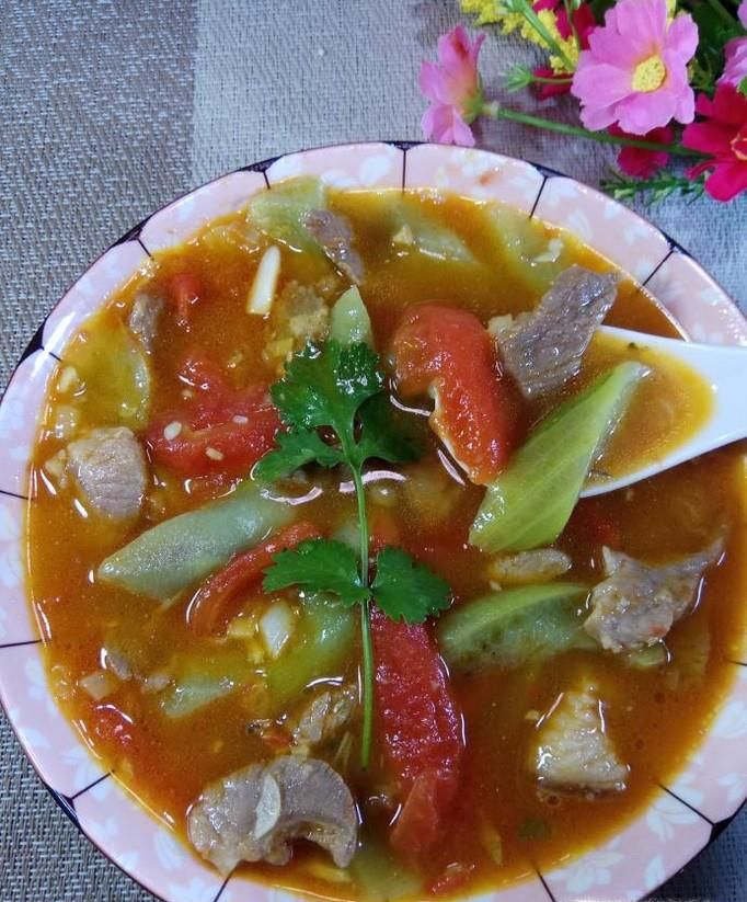 怎样做美味的丝瓜西红柿炖肉？