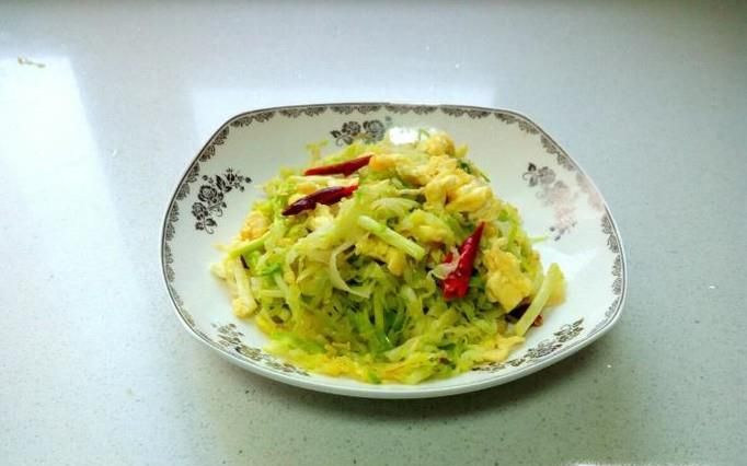 卷心菜炒韭黄鸡蛋的家常做法