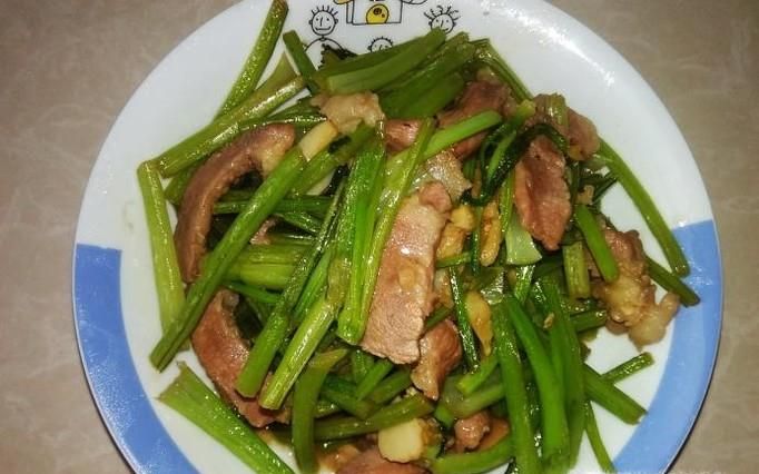 白菜梗炒肉丝的做法