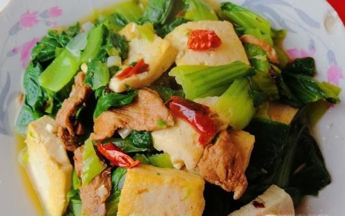 油菜熟肉炒豆腐的做法