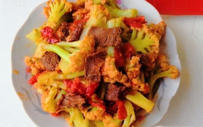 怎样做好吃的菜花西红柿炒牛肉?