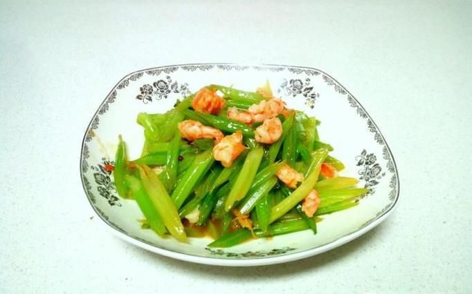 虾仁炒芹菜的家常做法