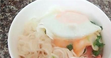 营养早餐“火腿肠鸡蛋面条”的做法