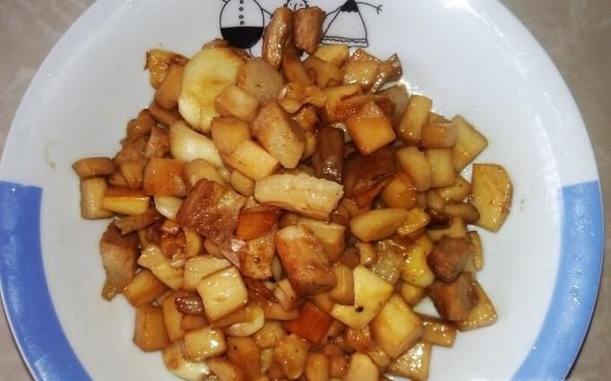 杏鲍菇炒肉丁的做法
