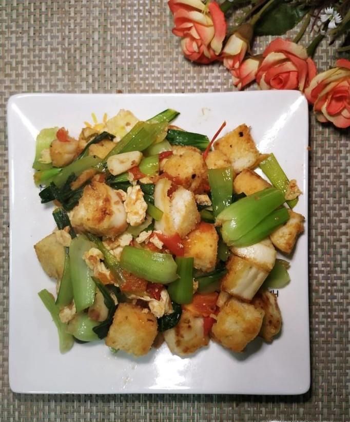 怎样做美味的西红柿鸡蛋青菜炒馍?