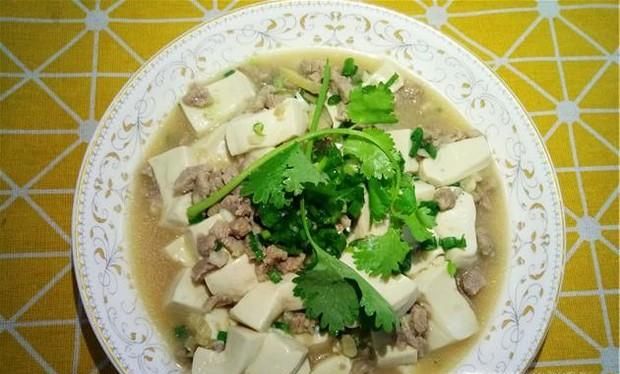 红烧肉沫豆腐丁的家常做法