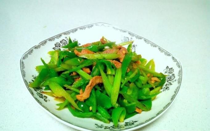 青椒炒芹菜的家常做法
