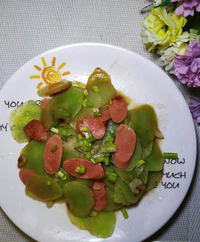怎样做美味的莴笋炒香肠？