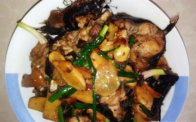 仔姜焖埃及塘角鱼的做法