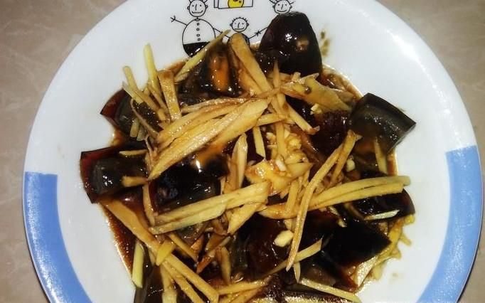 仔姜丝凉拌皮蛋的做法