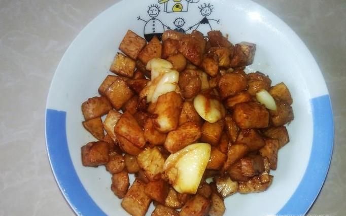 香芋丁爆鸡丁的做法