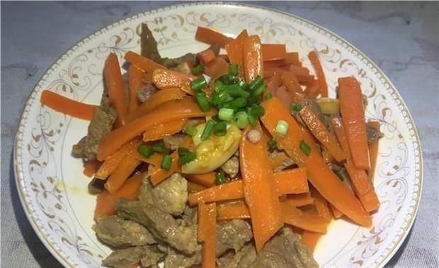 红萝卜丝炒瘦肉的家常做法
