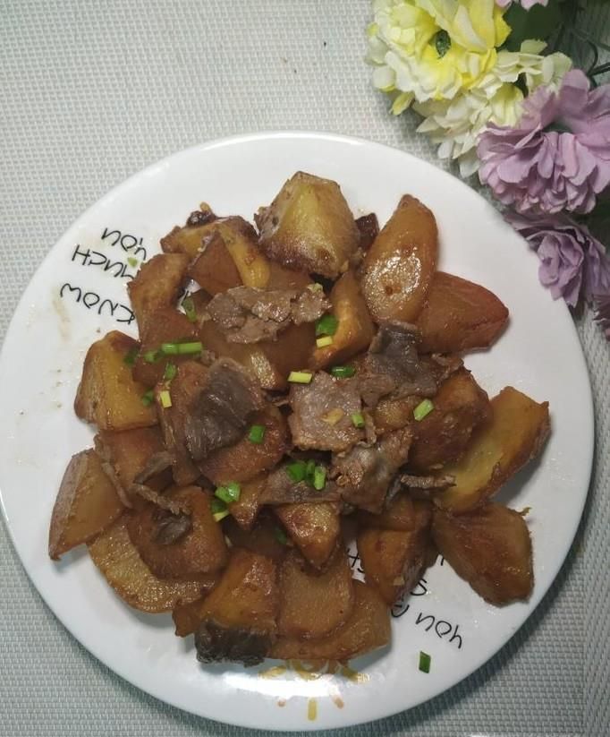 怎样做美味的红烧土豆萝卜牛肉？