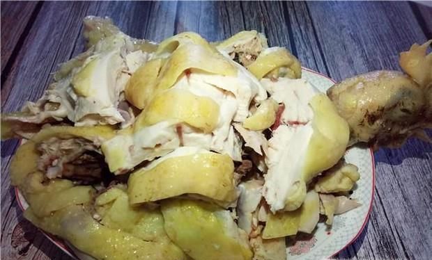 怎样做出美味嫩滑的白切鸡呢？