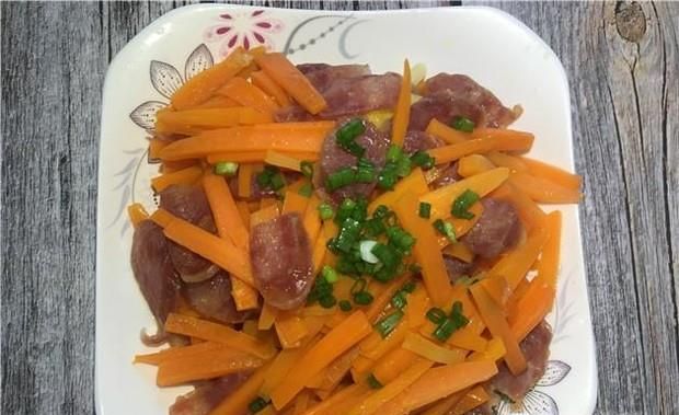 腊肠炒胡萝卜的家常做法