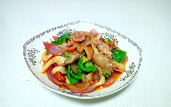 肉炒圆葱青椒鲜蘑的家常做法