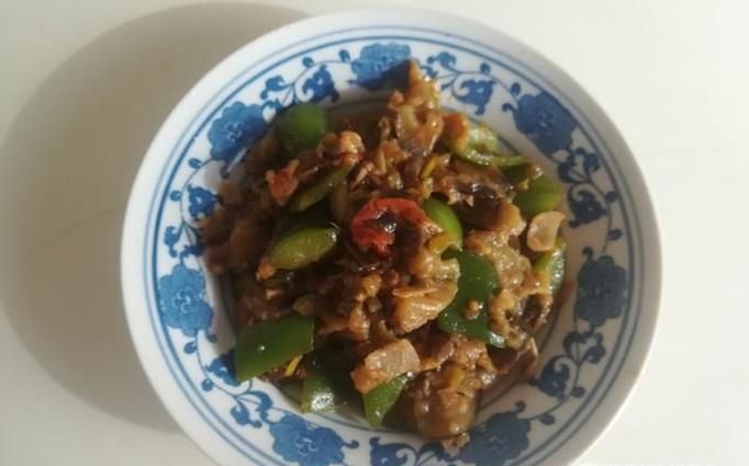肉炒长茄子青椒片的做法