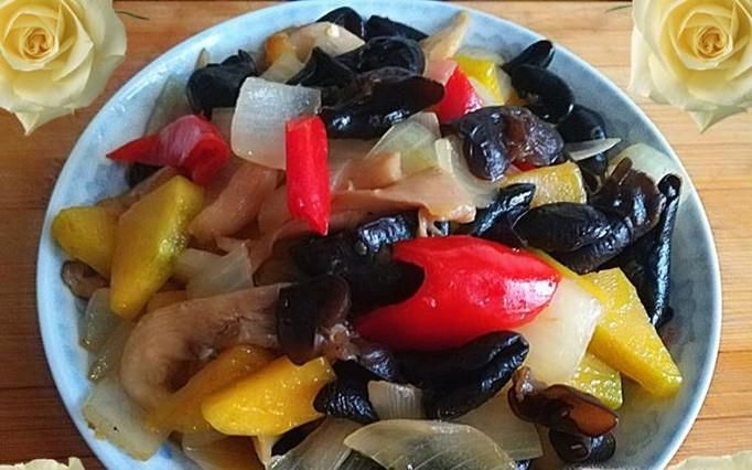 怎么做营养好吃的蘑菇洋葱黑木耳嫩南瓜