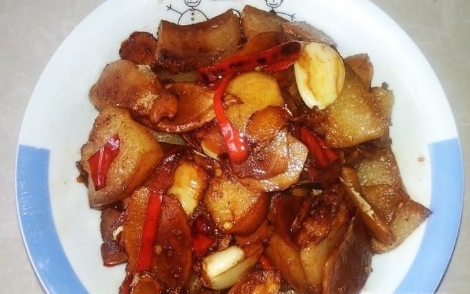 嫩姜爆猪头皮的做法