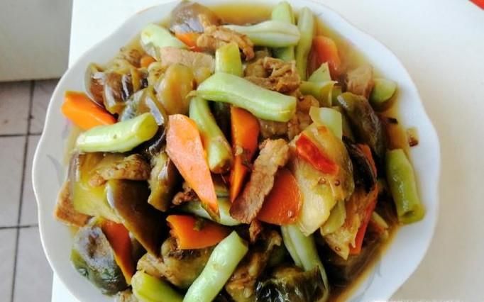 芸豆胡萝卜茄子炖肉的做法