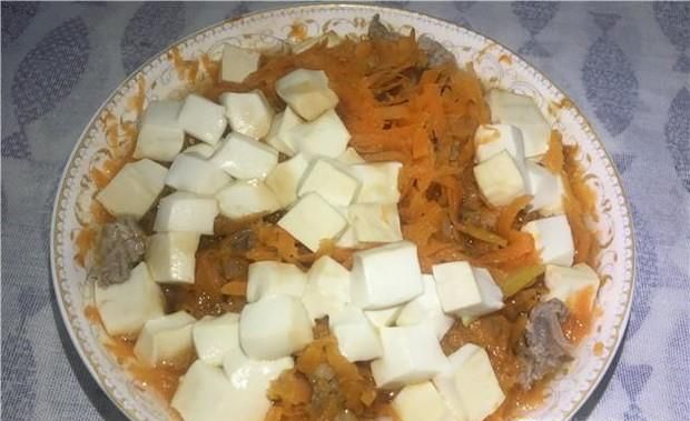 胡萝卜水豆腐蒸瘦肉的家常做法