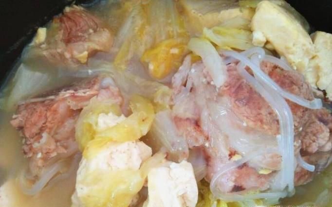 怎么做大骨粉条炖白菜豆腐？
