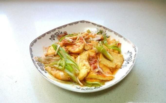 虾酱炒大葱豆腐的家常做法