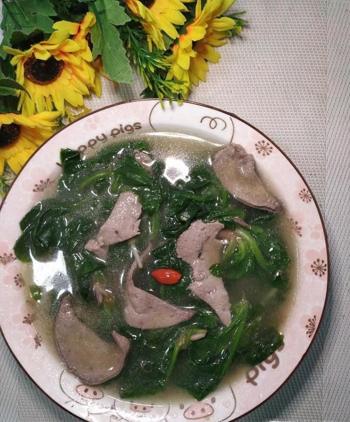 怎样做美味的菠菜猪肝汤？
