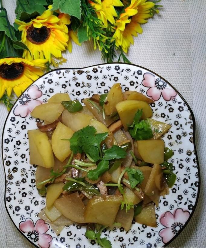 怎样做美味的萝卜土豆炒香干？