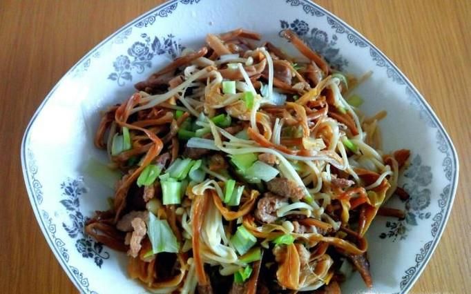 金针菇炒黄花菜的家常做法