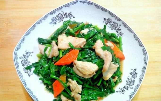 韭菜炒鸡胸肉的家常做法
