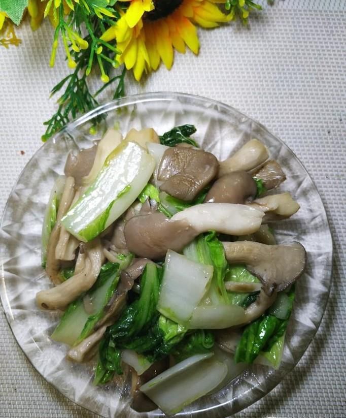 怎样做美味的蘑菇炒白菜?