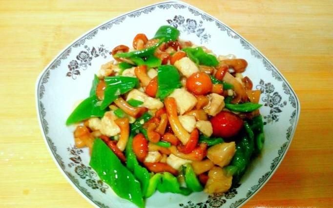 滑子蘑炒鸡胸肉的家常做法