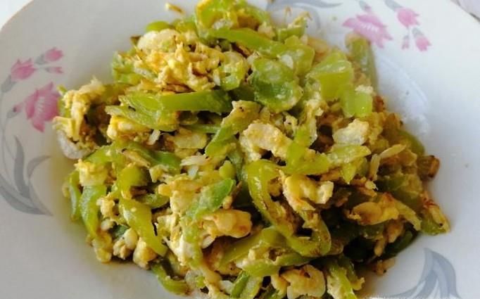 怎样做美味的辣椒鸡蛋炒虾皮?