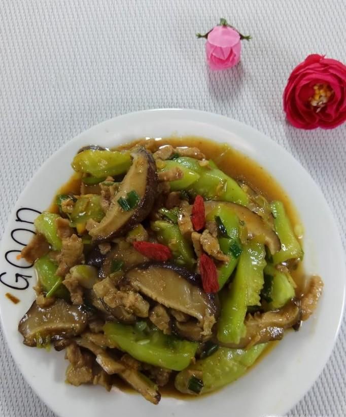 怎样做美味的丝瓜香菇炒肉丝?