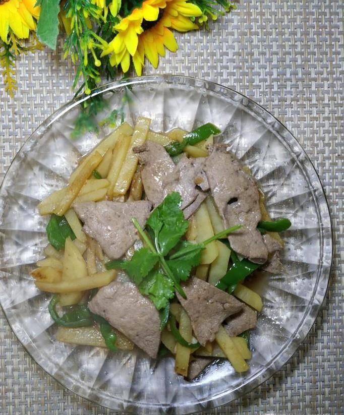 怎样做美味的土豆青椒烧猪肝？