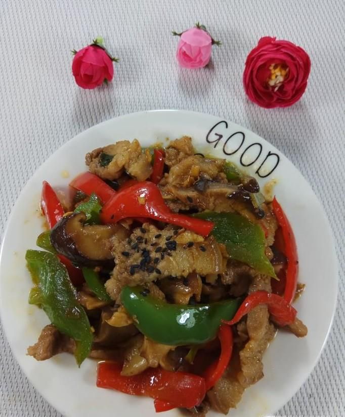 怎样做美味的香菇双椒炒肉片？