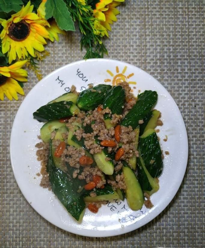 怎样做美味的黄瓜枸杞炒肉末？