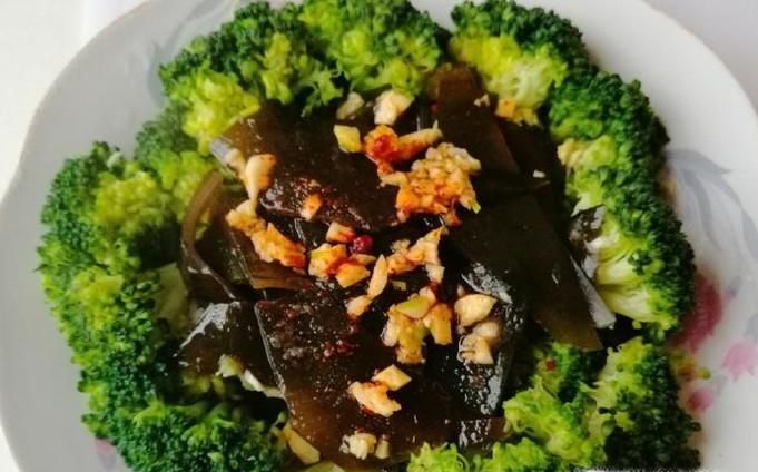 怎样做好吃的西兰花拌海带？