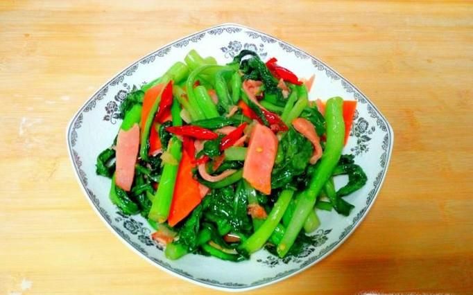 火腿肠炒菜心的家常做法