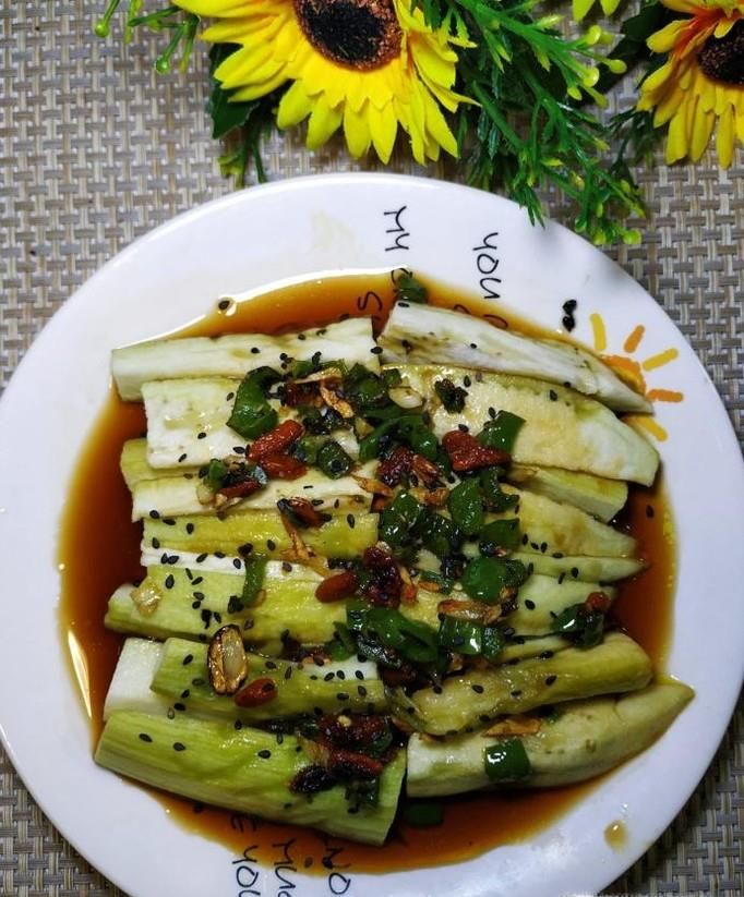 怎样做美味的蒜蓉茄子？